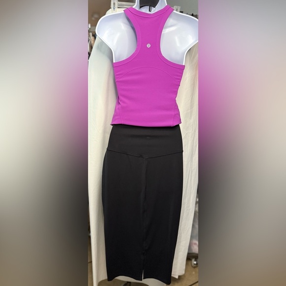 Lululemon‎ Nulu Slim-Fit High-Rise Skirt Black Size 6
NEW WITH TAGS - Picture 6 of 6